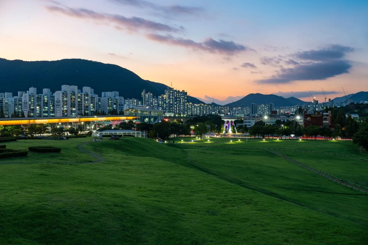 김해시 야경 (출처 : 한국관광공사)